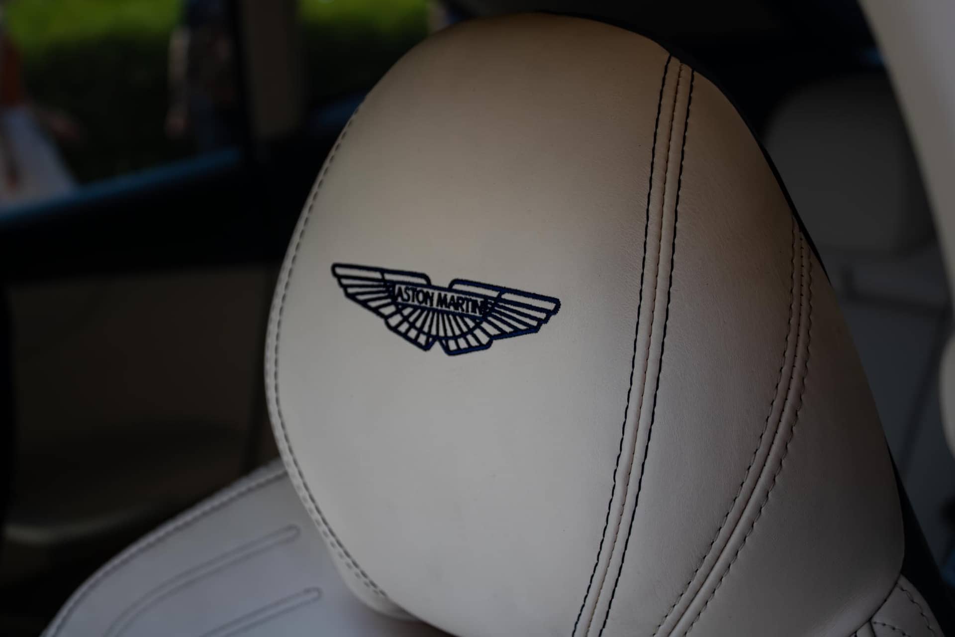 Aston Martin DBX - View 7