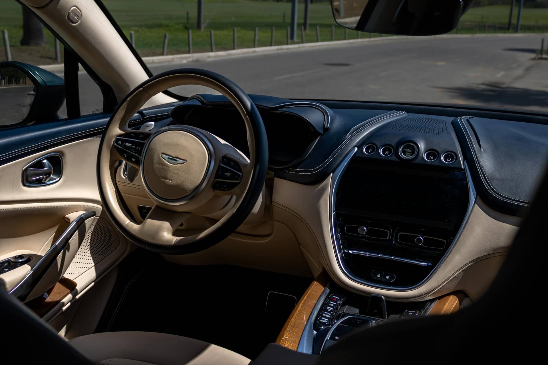 Aston Martin DBX - View 6