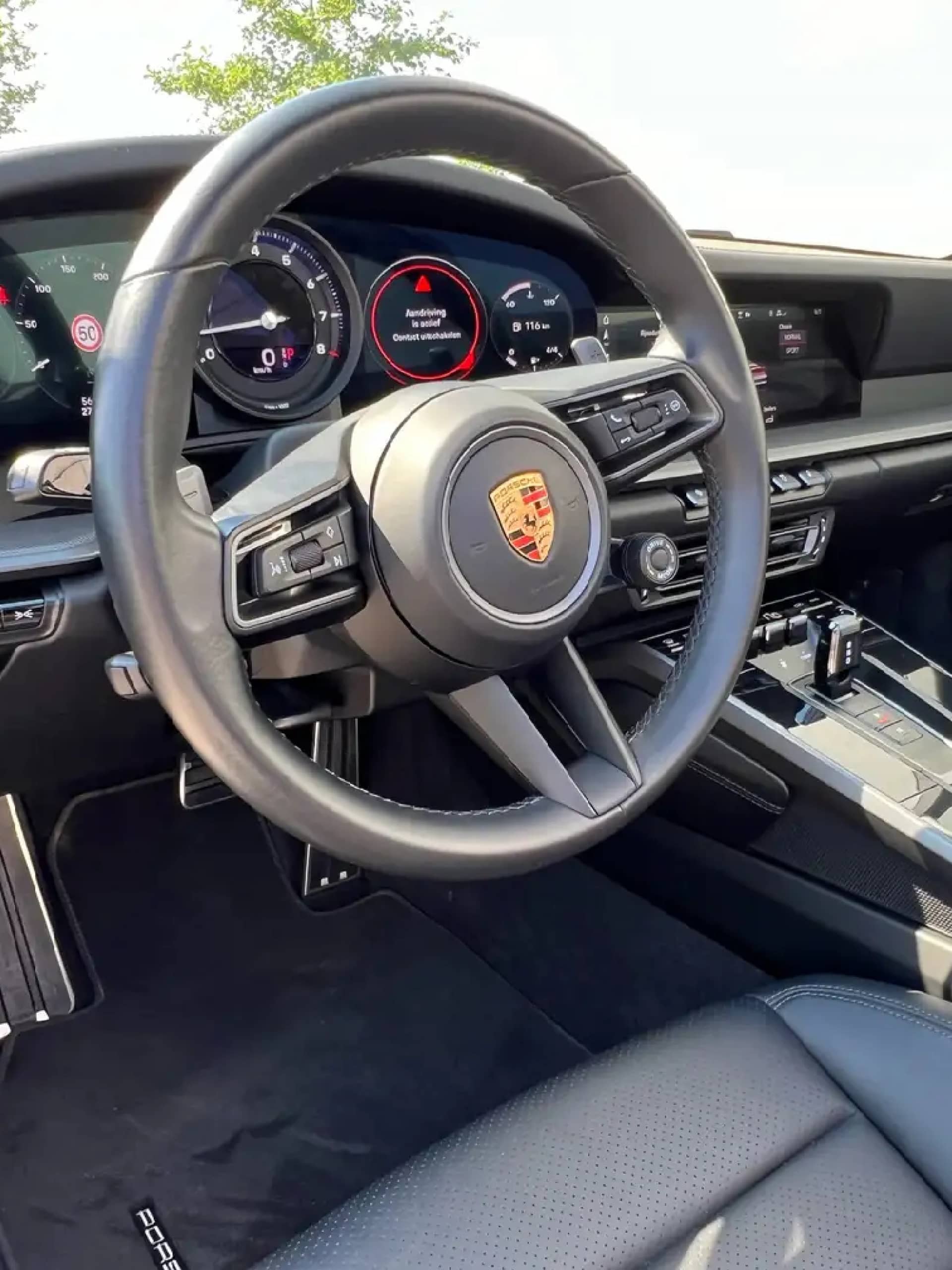 Porsche 911 Cabrio - View 3