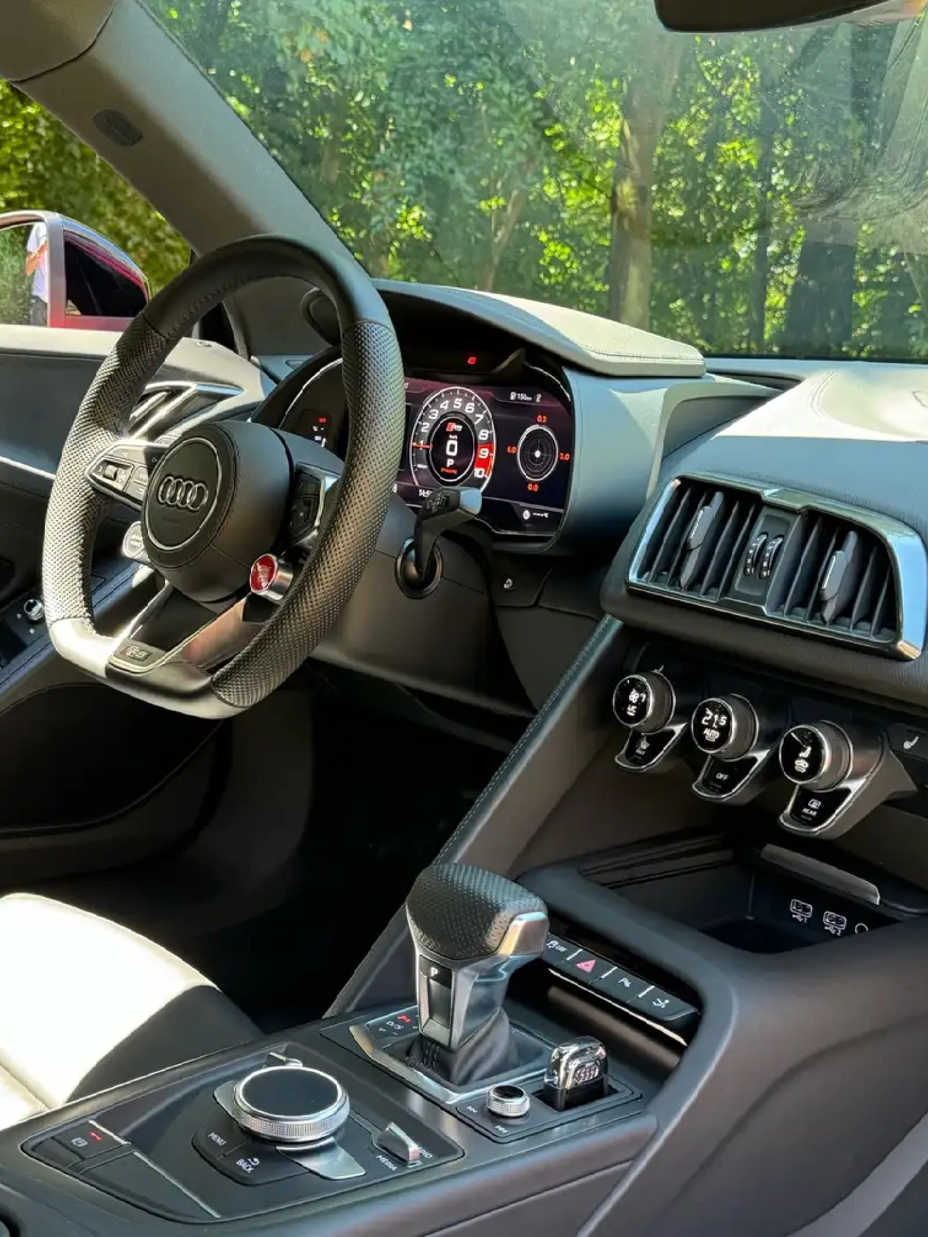 Audi R8 - View 3