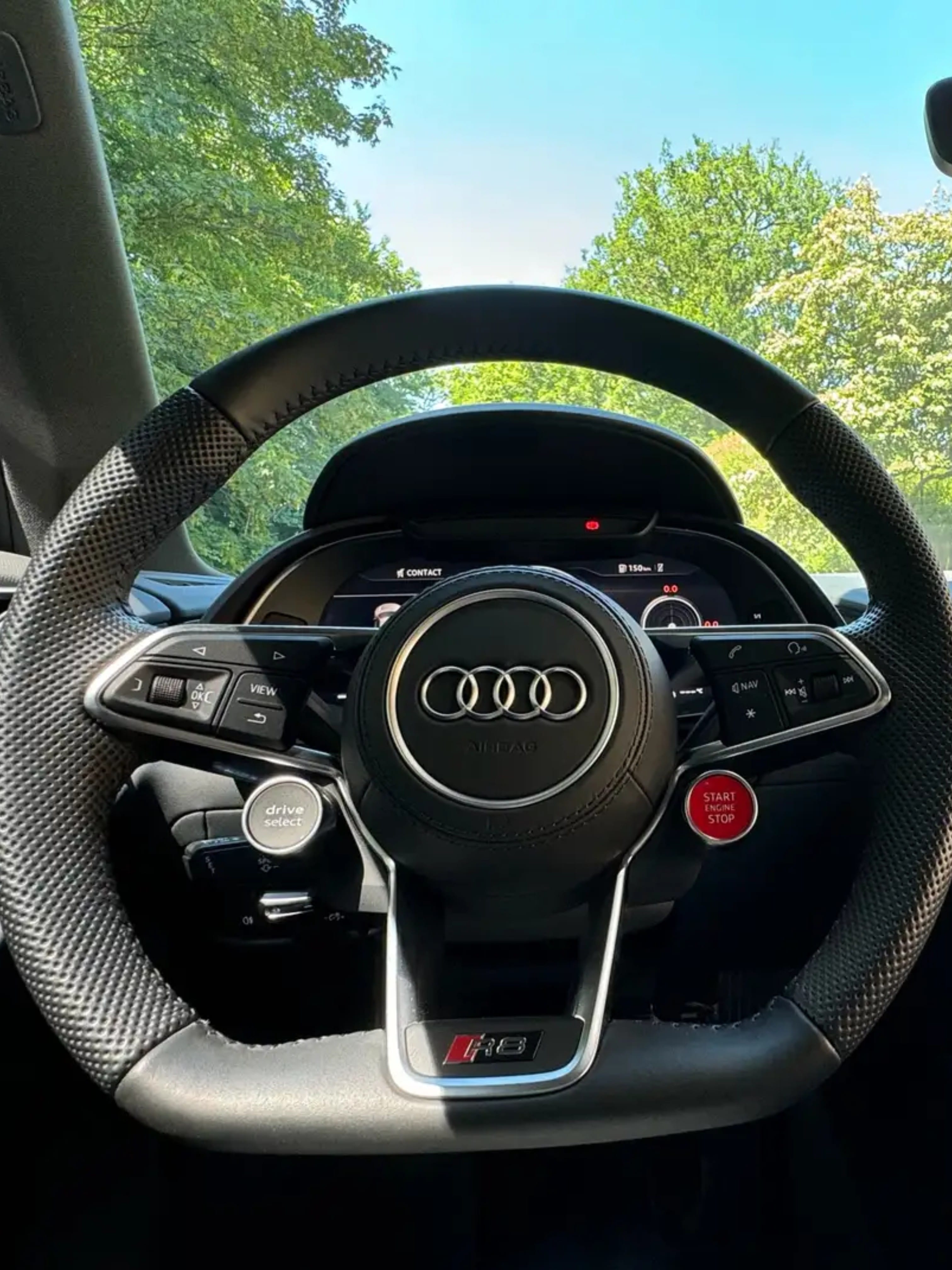 Audi R8 - View 4