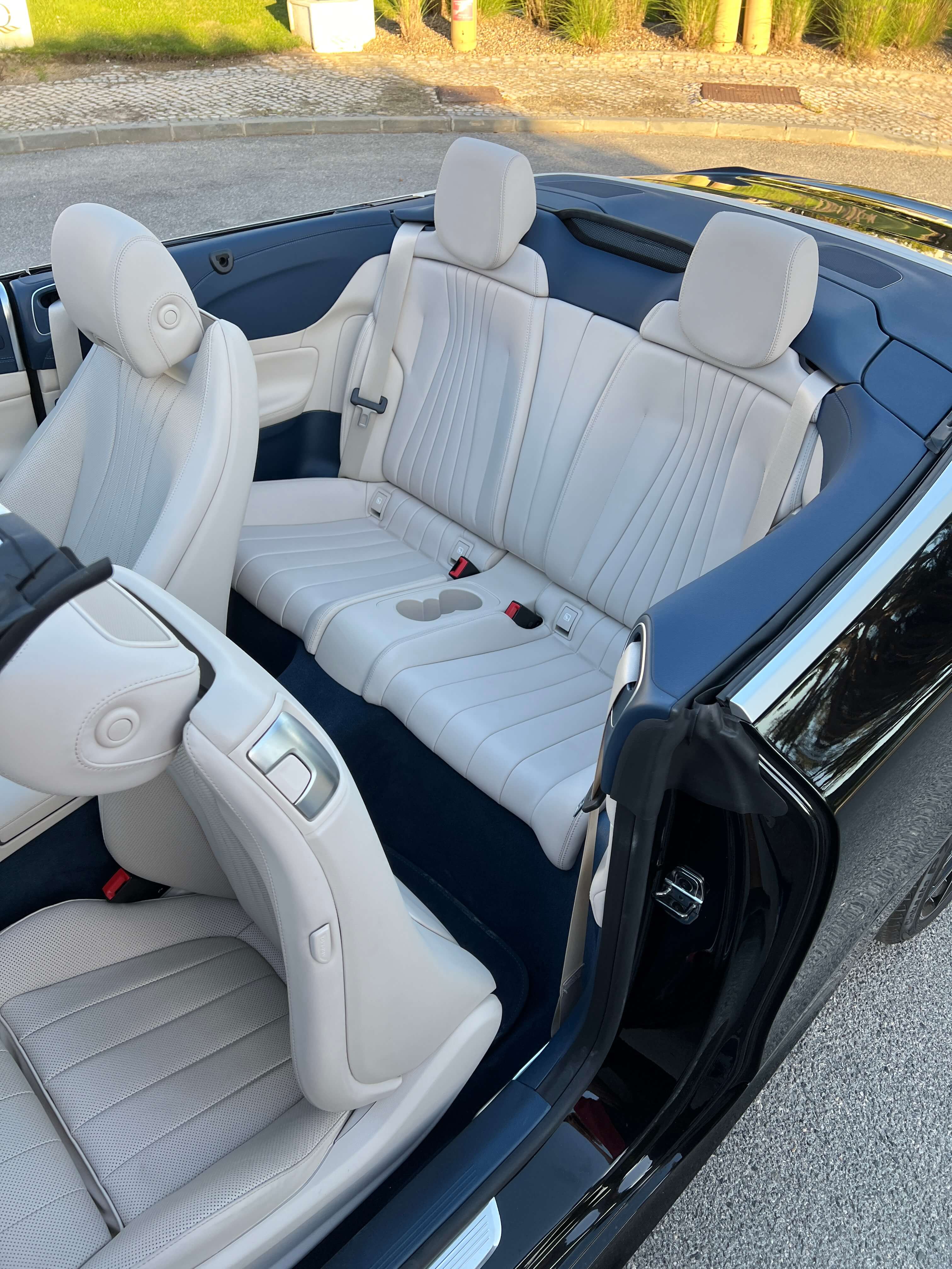 Mercedes E300 Cabrio - View 4