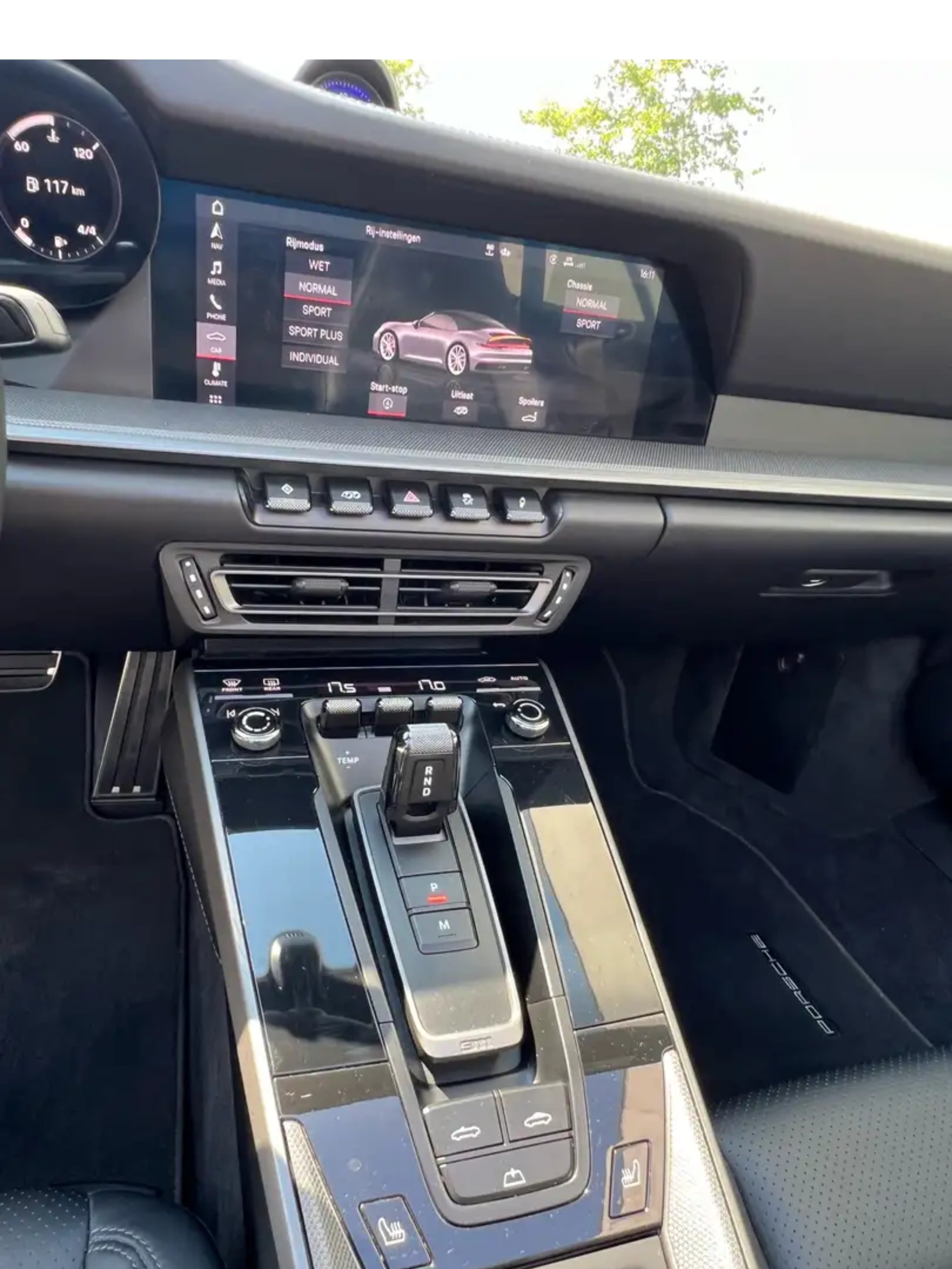 Porsche 911 Cabrio - View 2