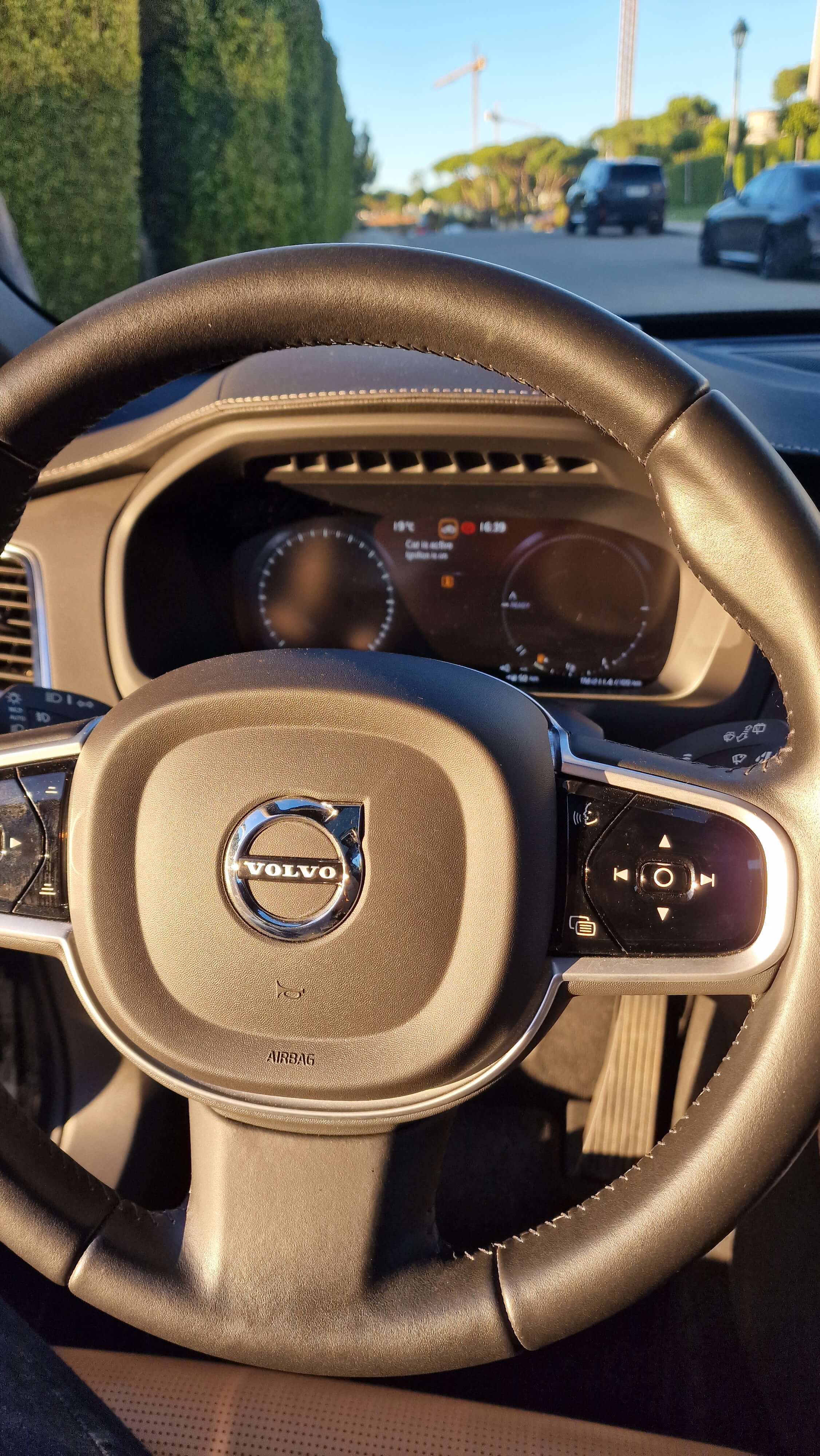 Volvo XC90 - View 5