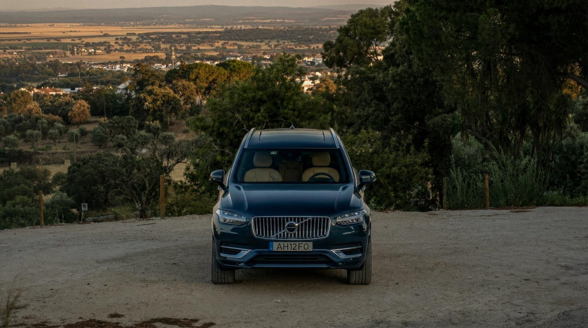 Volvo XC90 - Main View