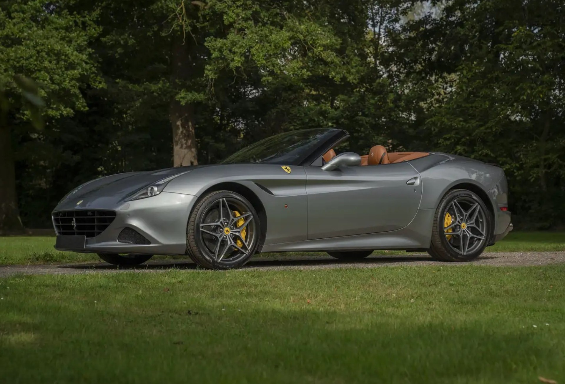 Ferrari California - Main View