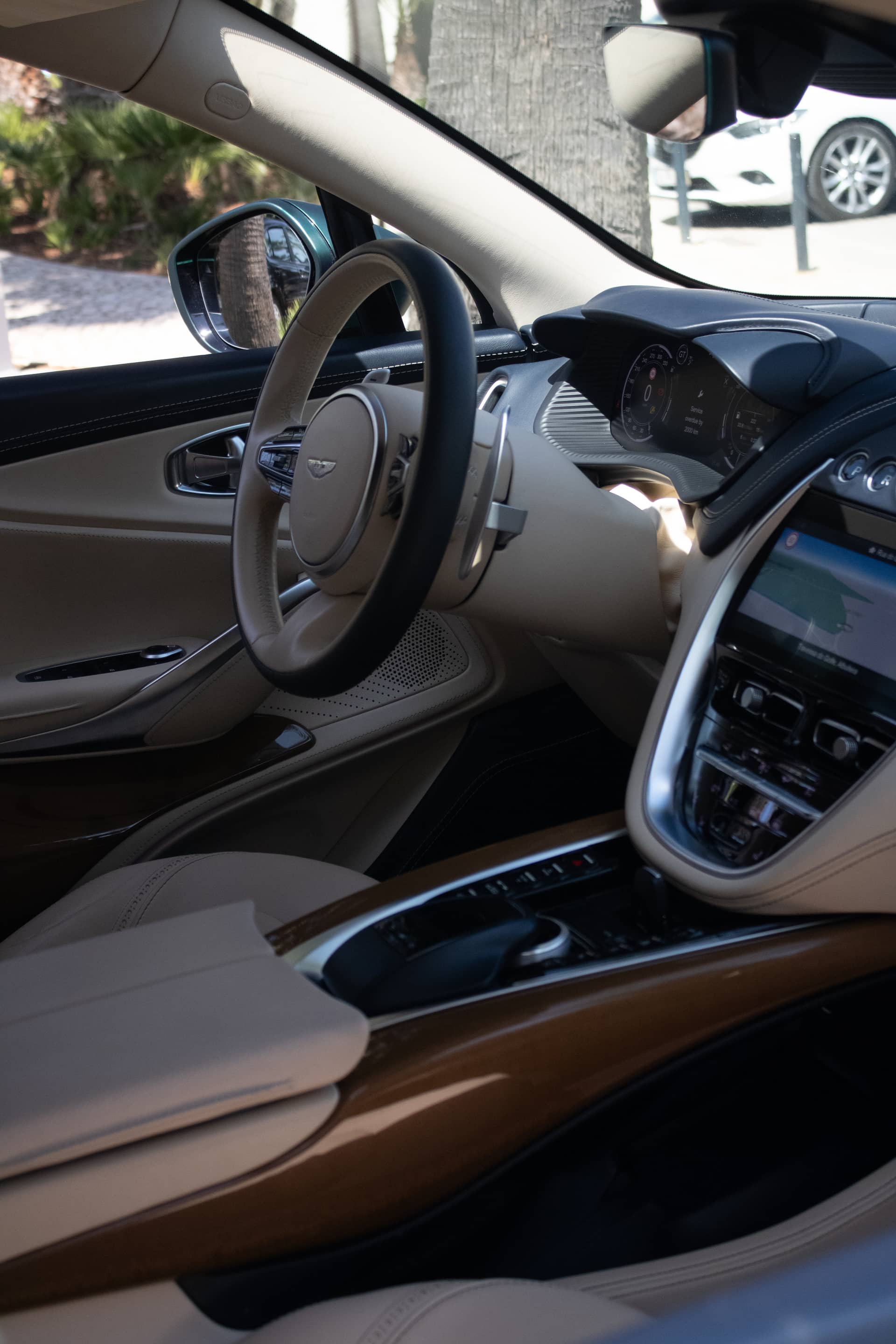 Aston Martin DBX - View 3