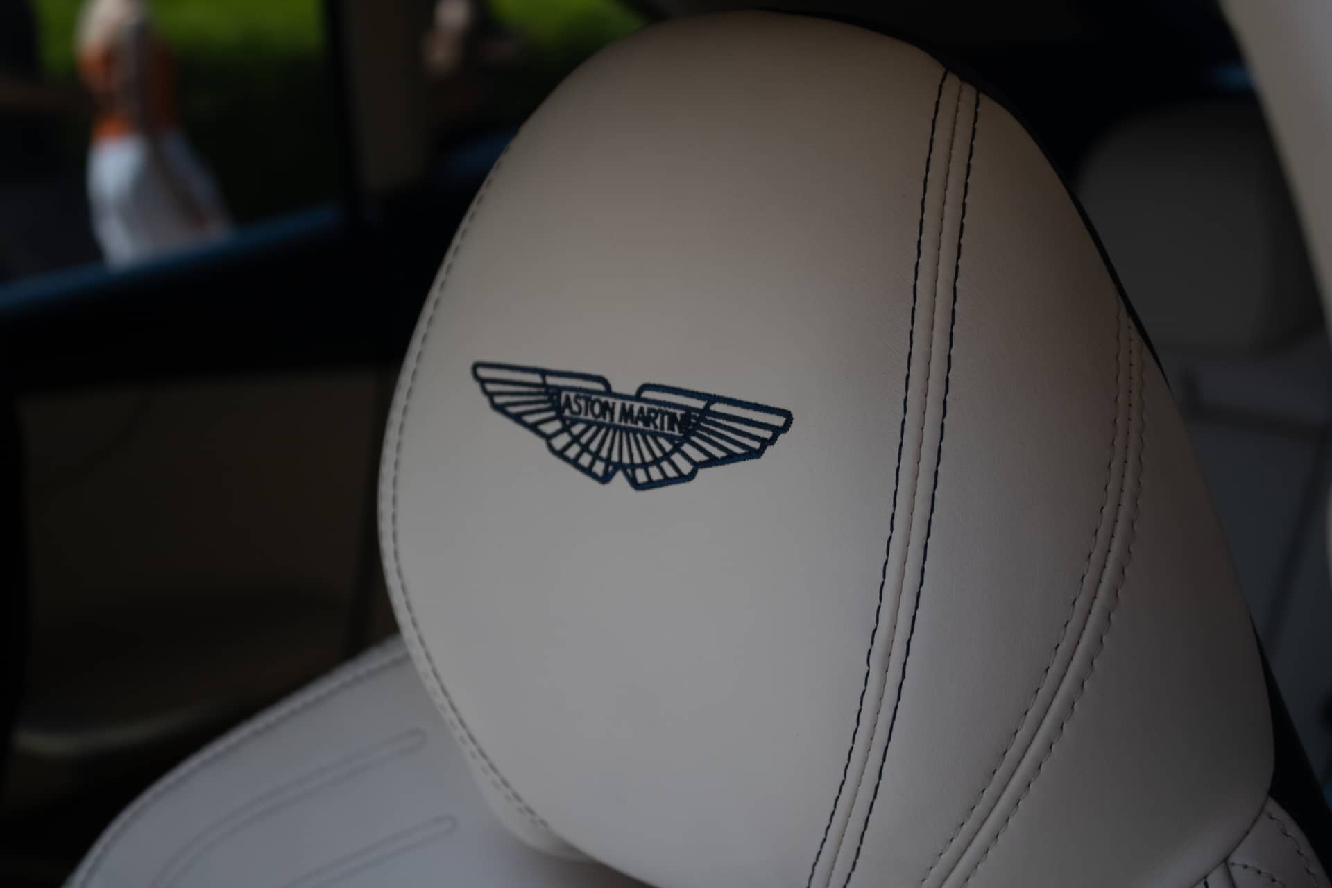 Aston Martin DBX - View 5