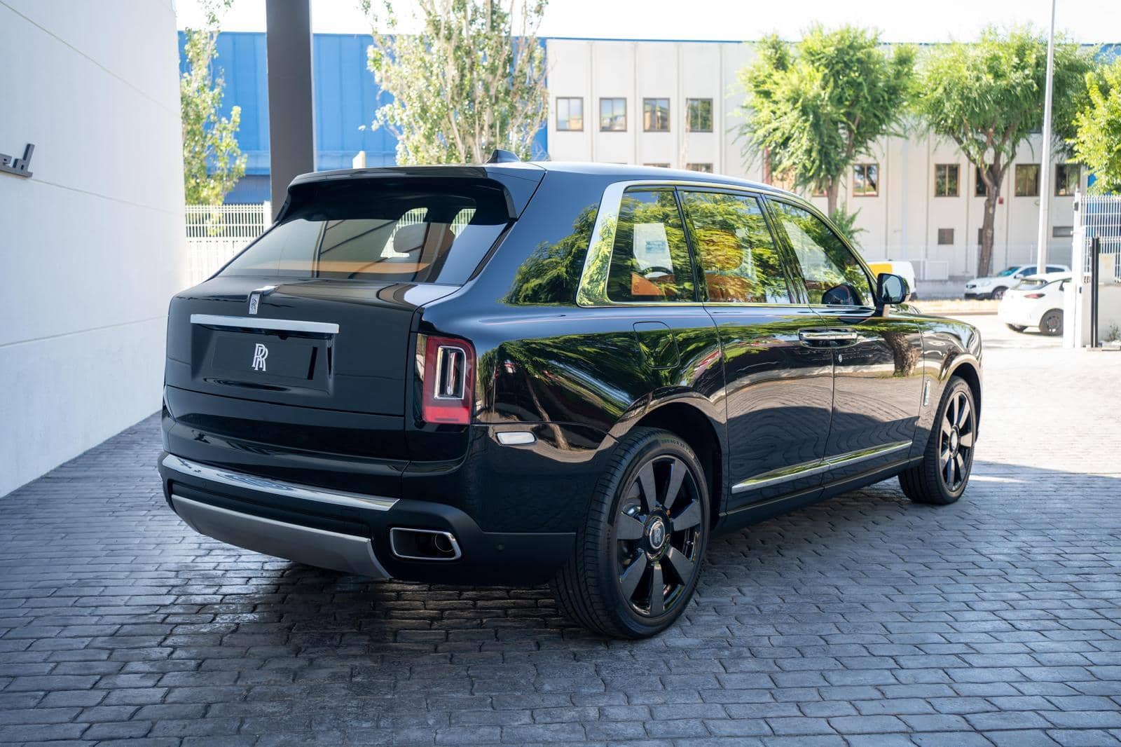 Rolls-Royce Cullinan - View 2