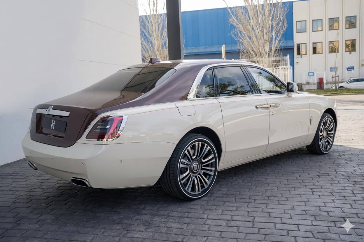 Rolls-Royce Ghost - View 2