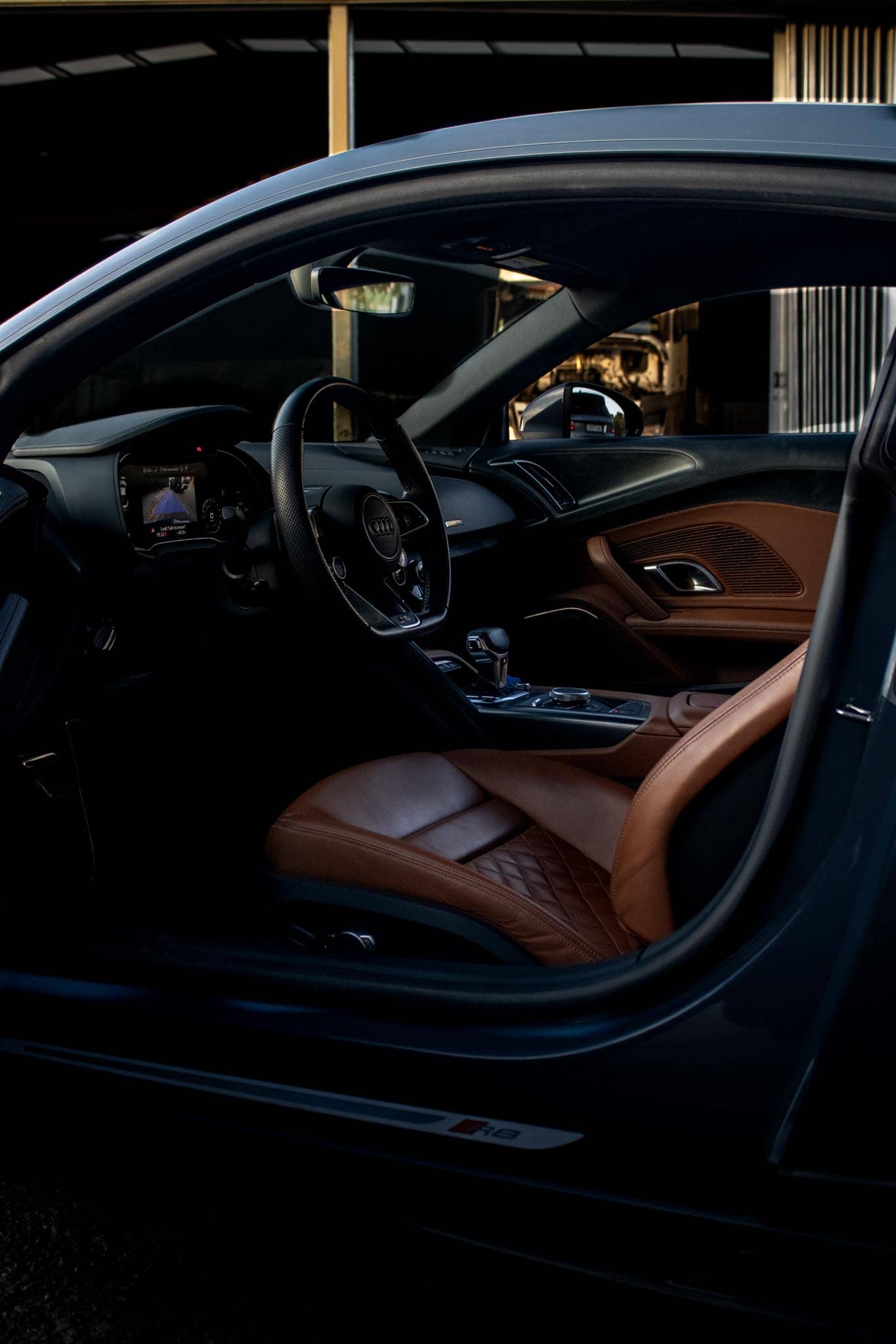 Audi R8 rental Portugal - gallery image 4