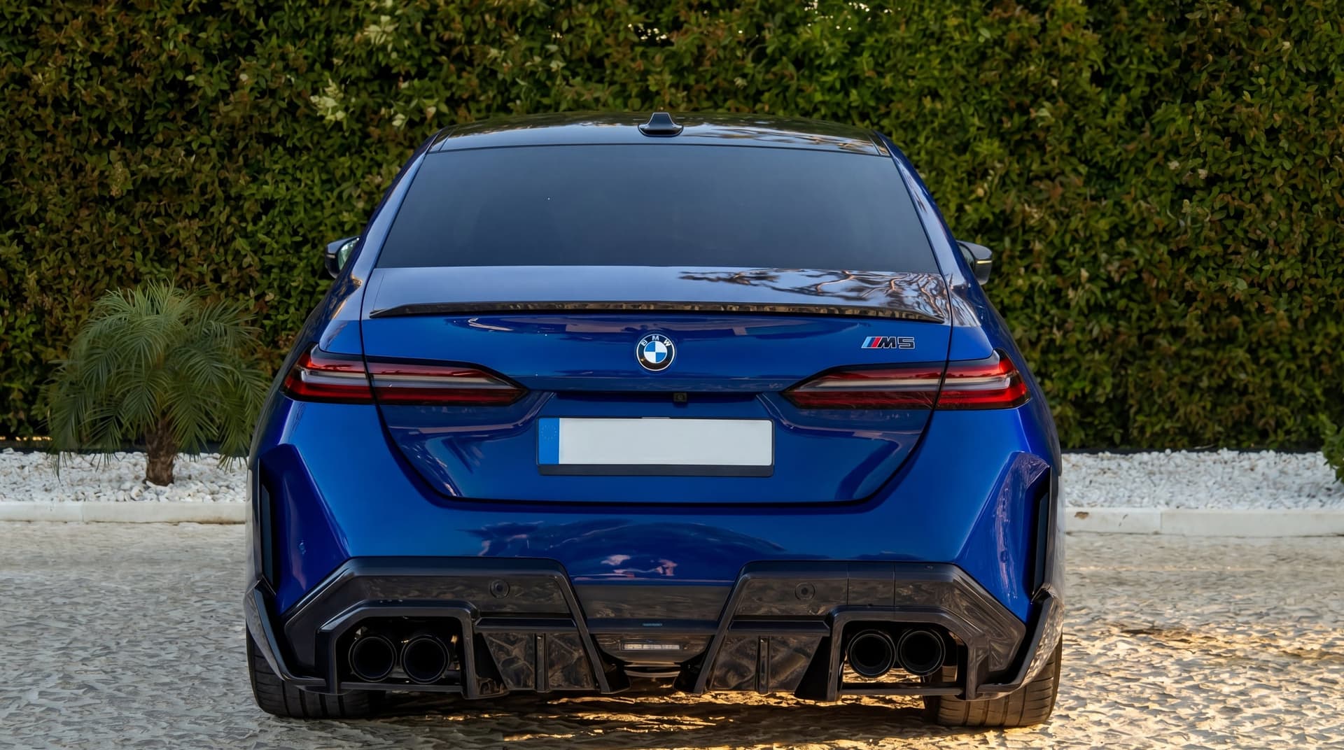 BMW M5 G90 - luxury car rental Algarve Lisbon Portugal (11)