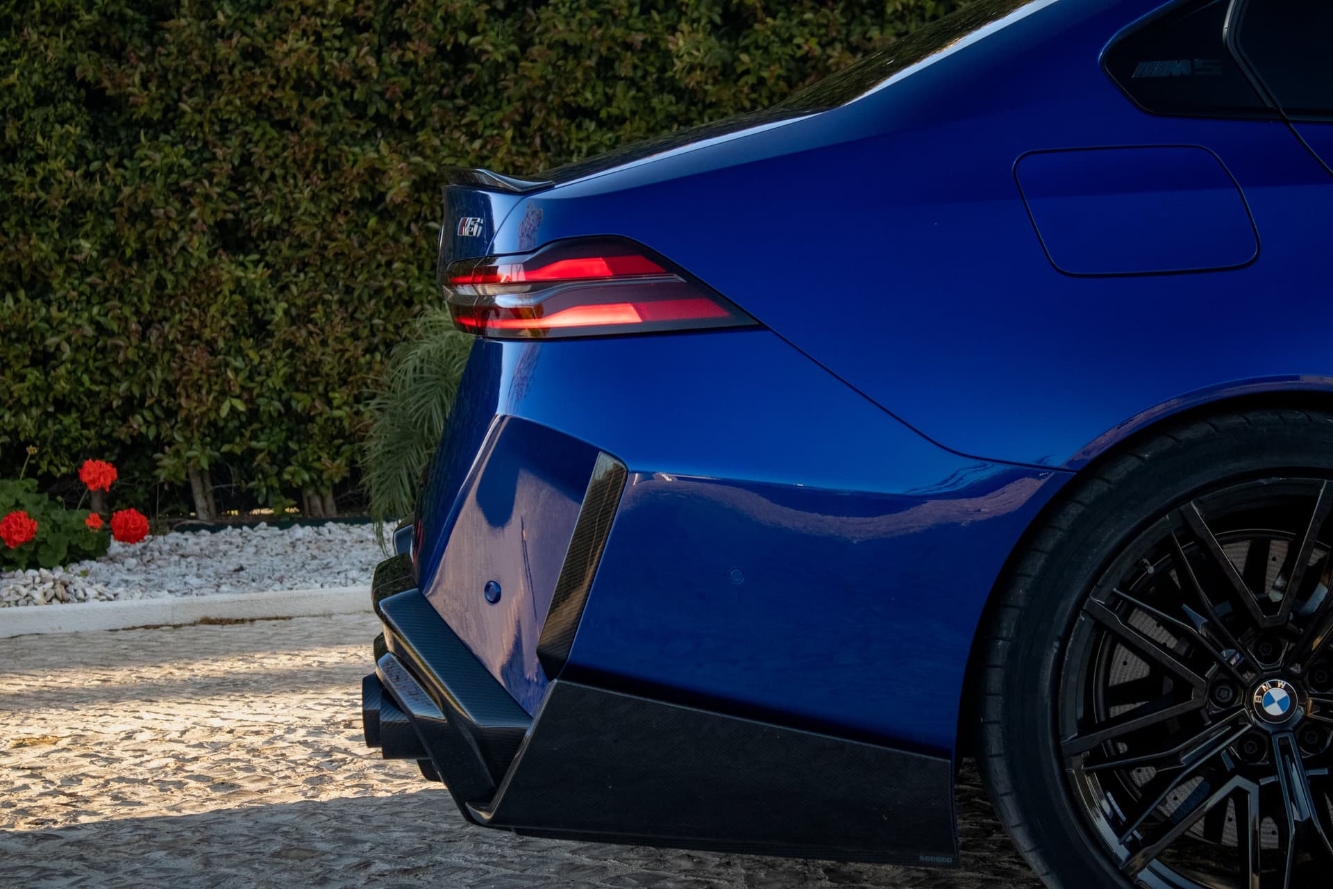 BMW M5 G90 - luxury car rental Algarve Lisbon Portugal (5)