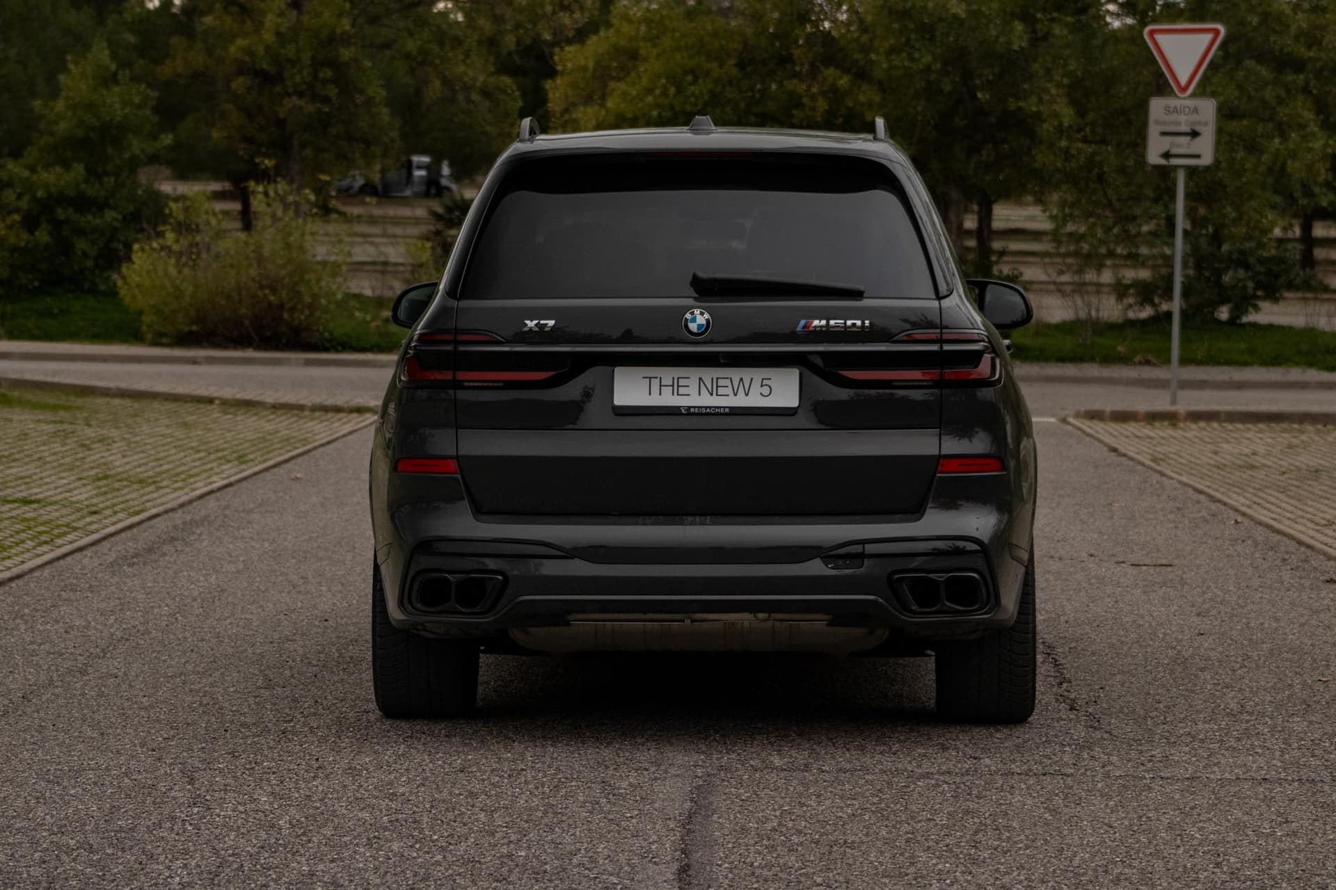 BMW X7 M60i - luxury car rental Algarve Lisbon Portugal (3)