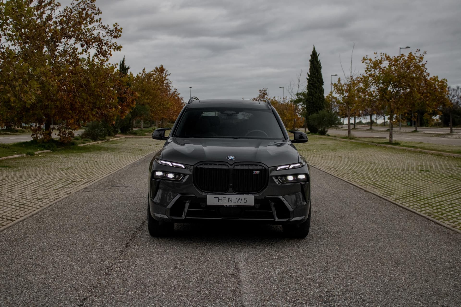 BMW X7 M60i front view - luxury car rental Algarve Lisbon Portugal