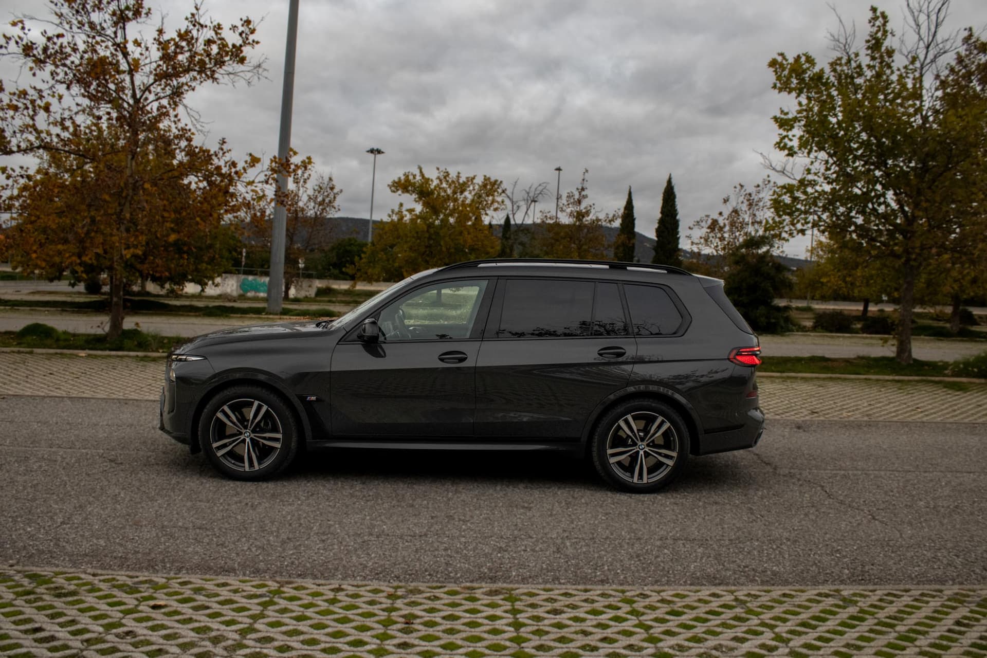 BMW X7 M60i - luxury car rental Algarve Lisbon Portugal (4)