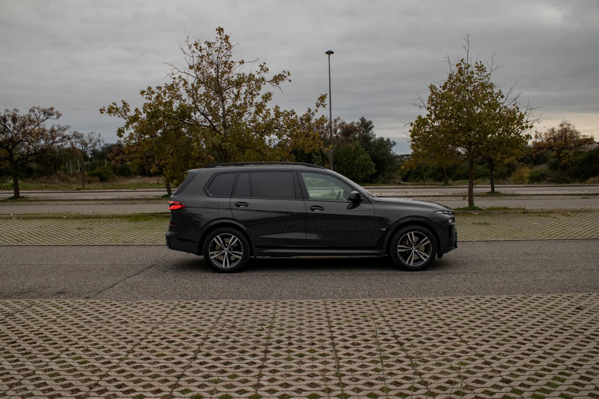 BMW X7 M60i - luxury car rental Algarve Lisbon Portugal (5)