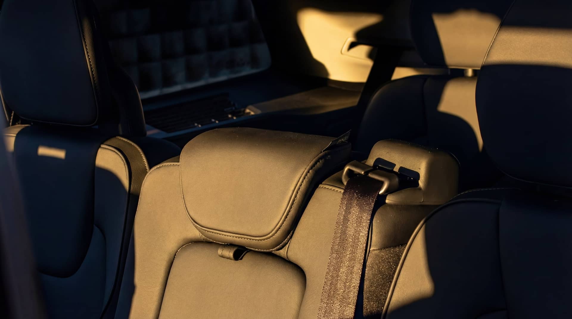 NEW Volvo XC90 rental Portugal - gallery image 4