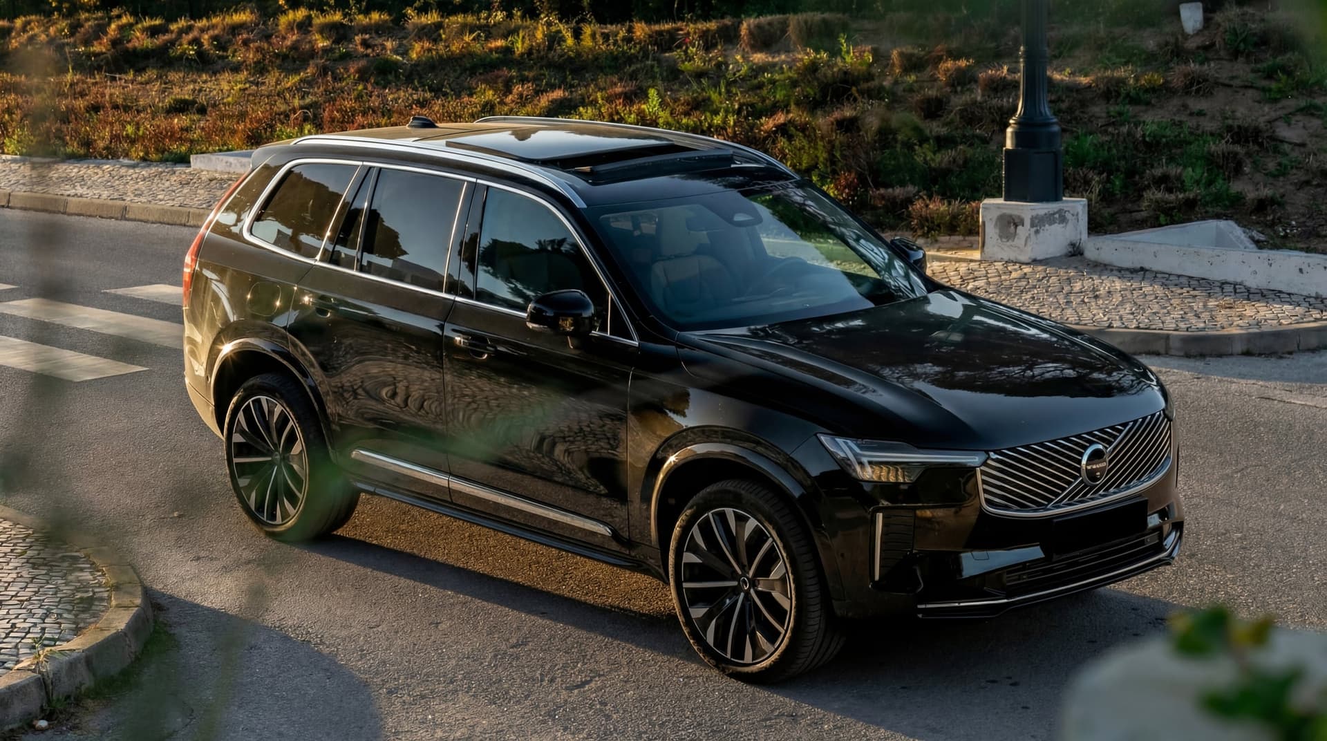 Volvo XC90 (2025) — luxury car rental Portugal