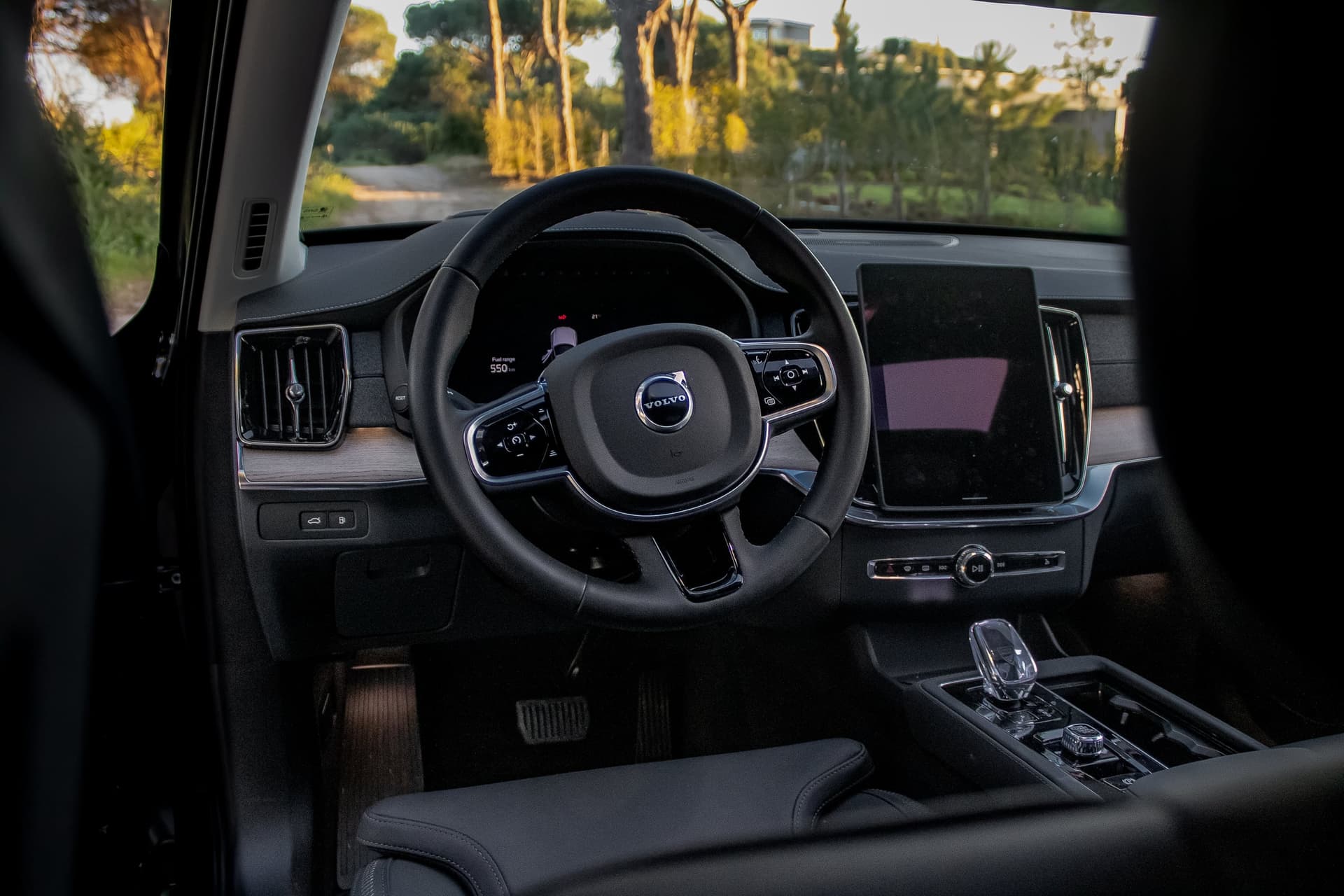Volvo XC90 (2025) - luxury car rental Algarve Lisbon Portugal (11)