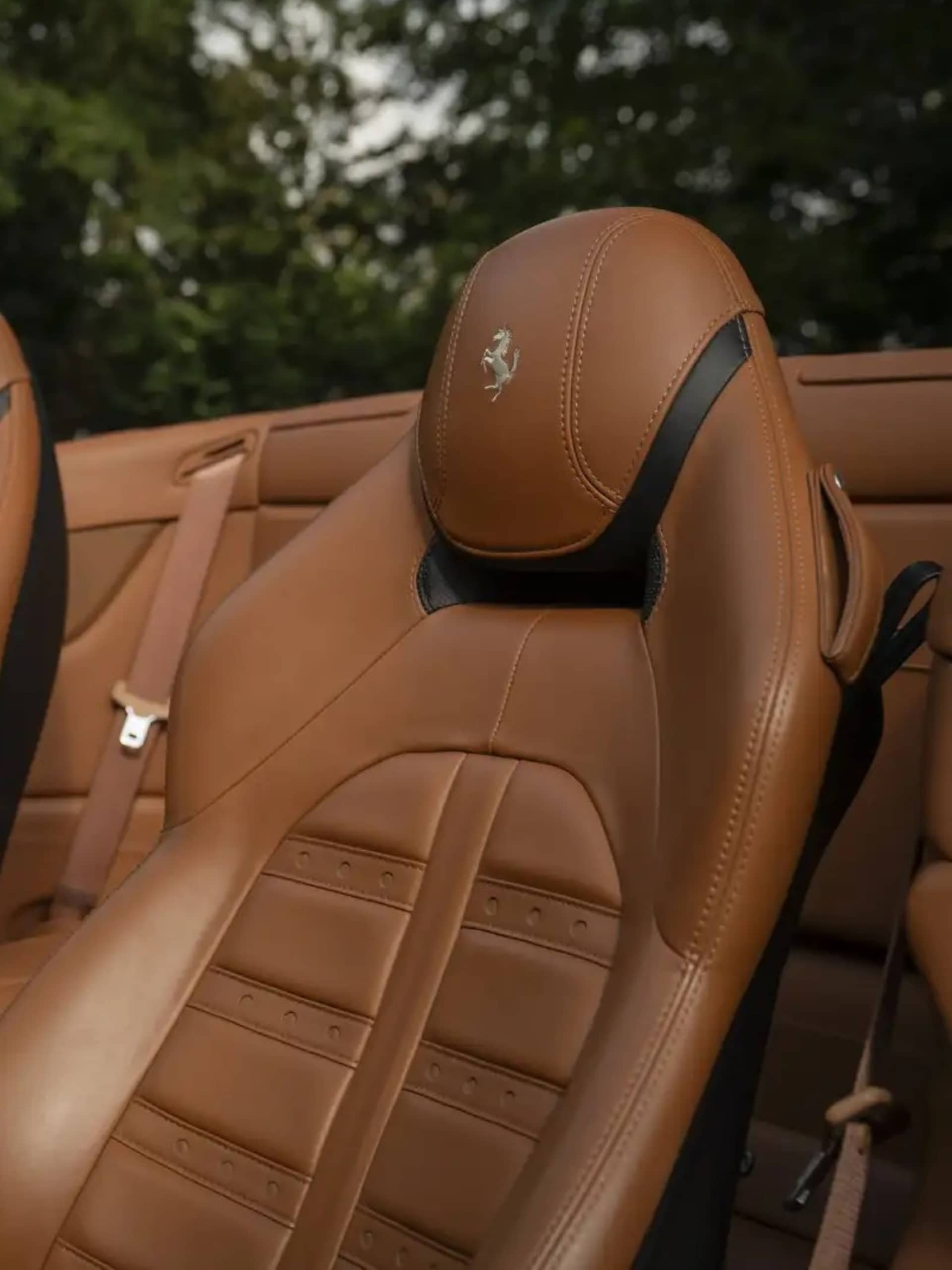 Ferrari California rental Portugal - gallery image 7