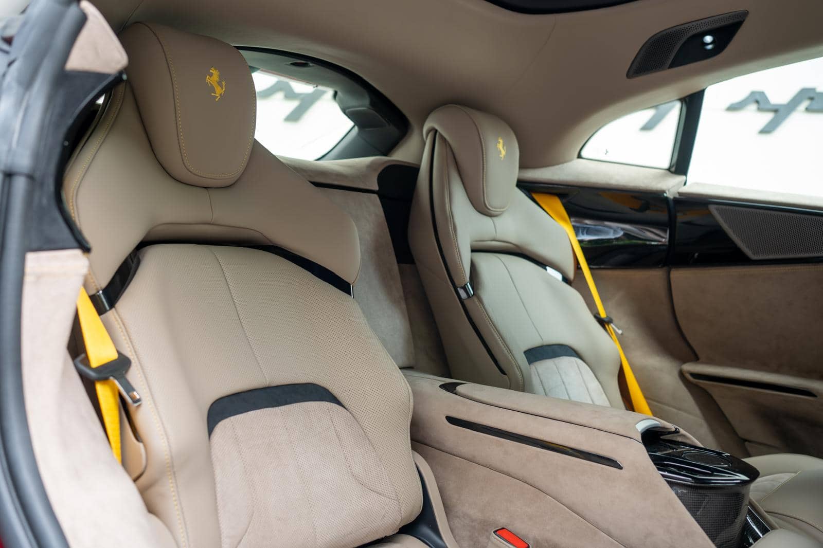 Ferrari Purosangue rental Portugal - gallery image 4