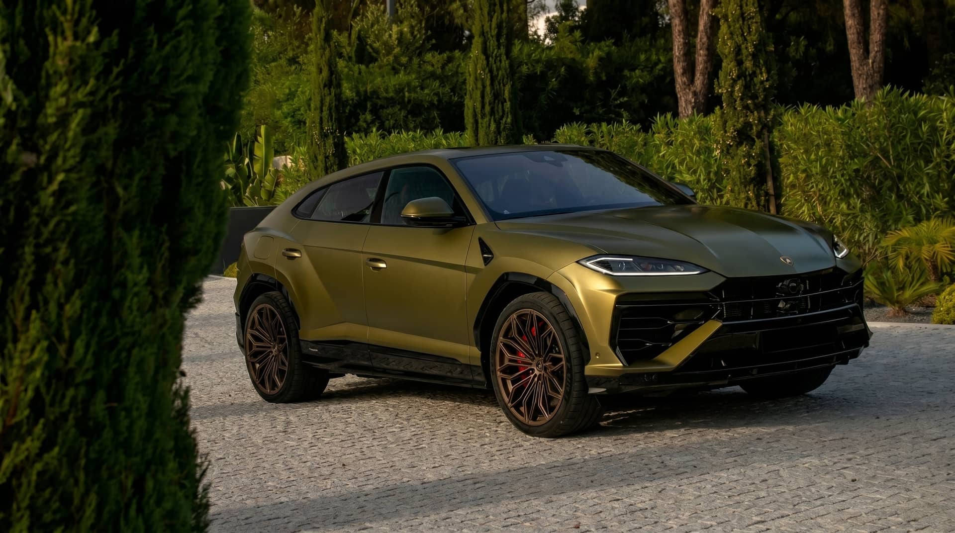 Lamborghini Urus SE rental Portugal - gallery image 2