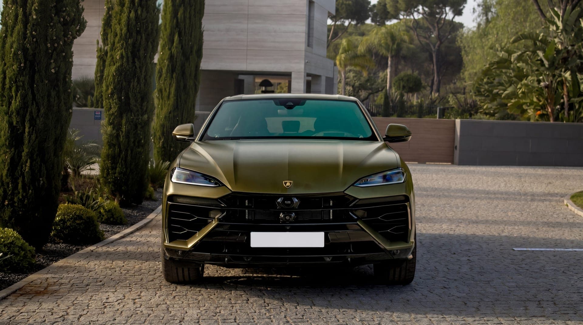 Lamborghini Urus SE - luxury car rental Algarve Lisbon Portugal (2)