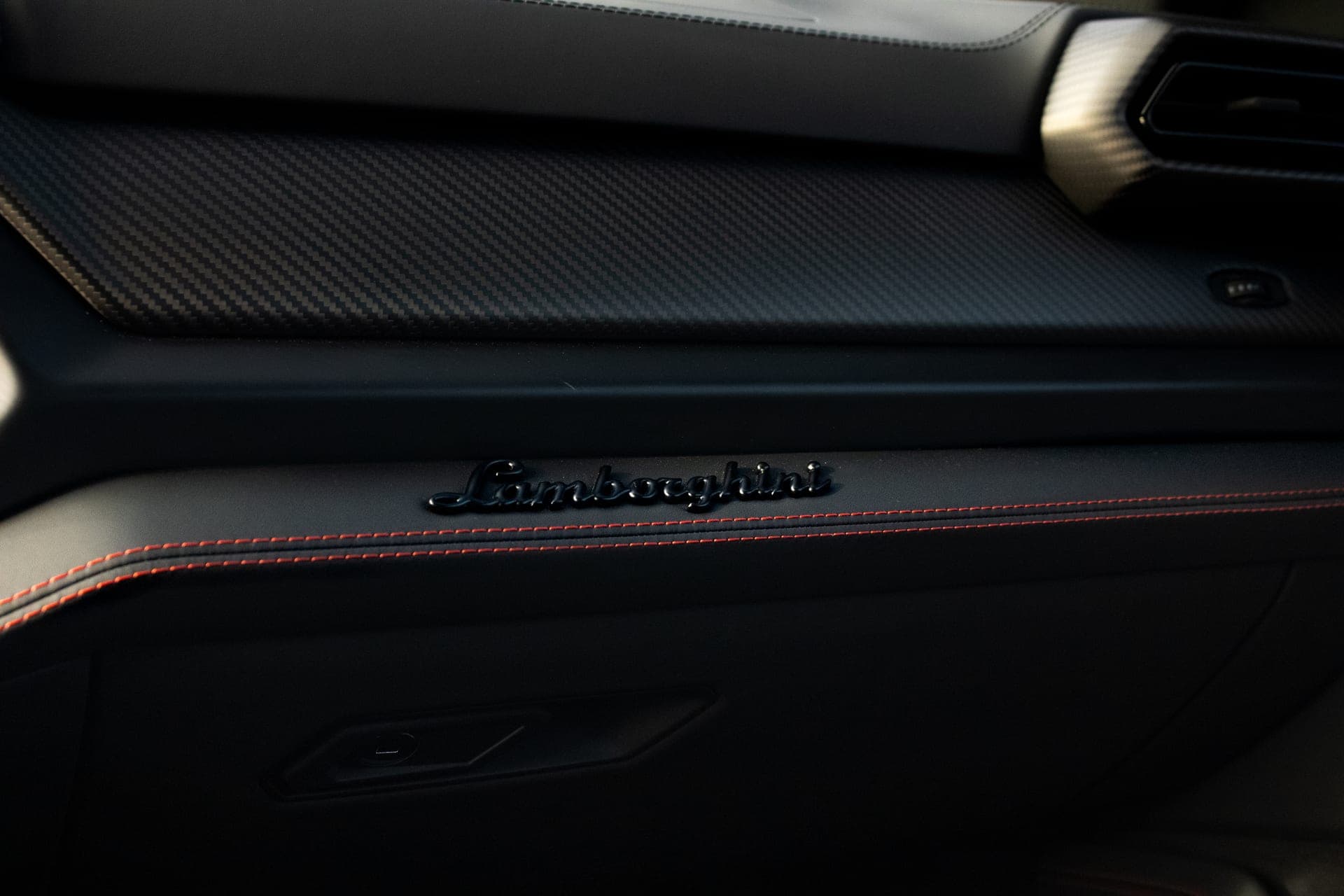 Lamborghini Urus SE - luxury car rental Algarve Lisbon Portugal (11)