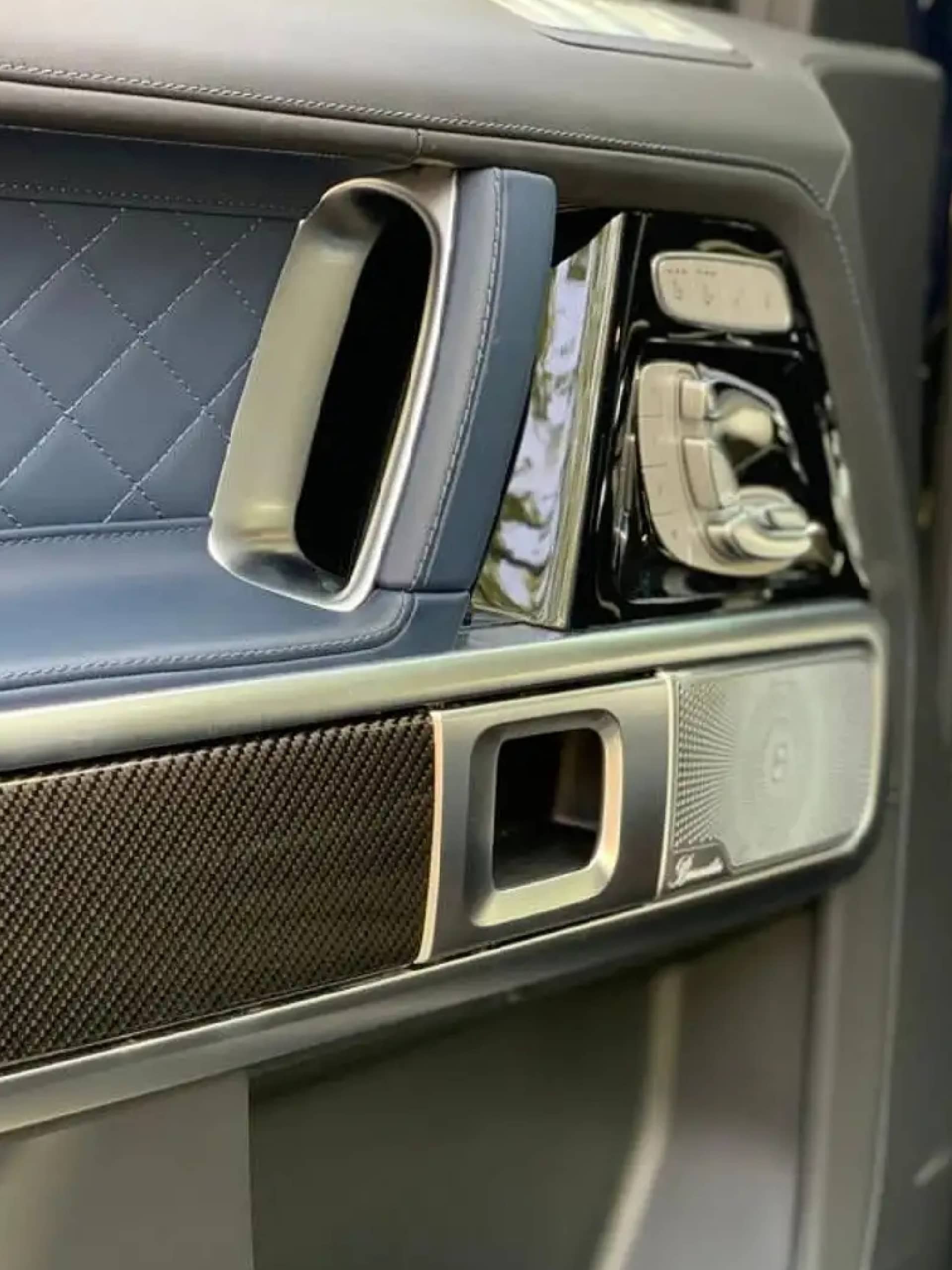 Mercedes G63 rental Portugal - gallery image 2