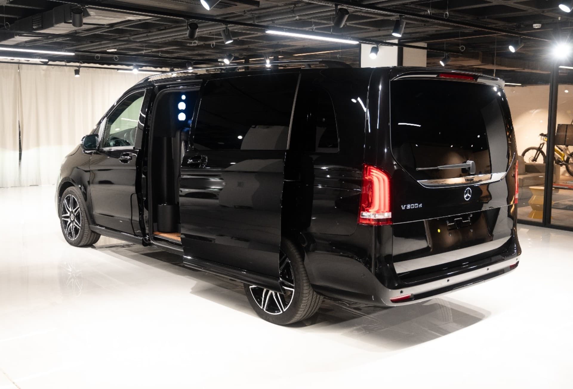 Mercedes V class VIP front view - luxury car rental Algarve Lisbon Portugal