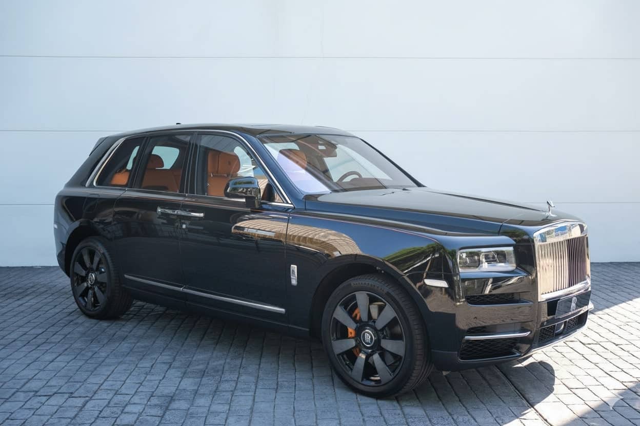 Rolls-Royce Cullinan rental Portugal - gallery image 1