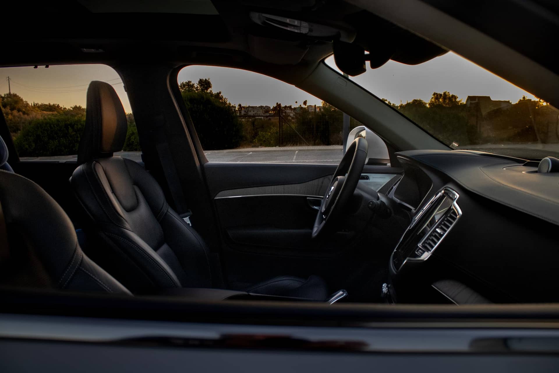 Volvo XC90 rental Portugal - gallery image 4